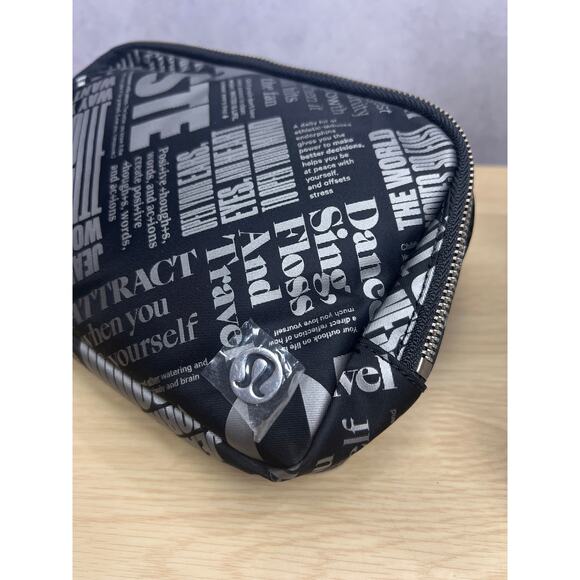 Lululemon Everywhere Belt Bag Manifesto Print Black 1L (Retired) Rare - Picture 6 of 7